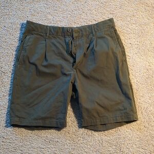 Banana Republic Olive Green Men's Cotton Shorts Pleated